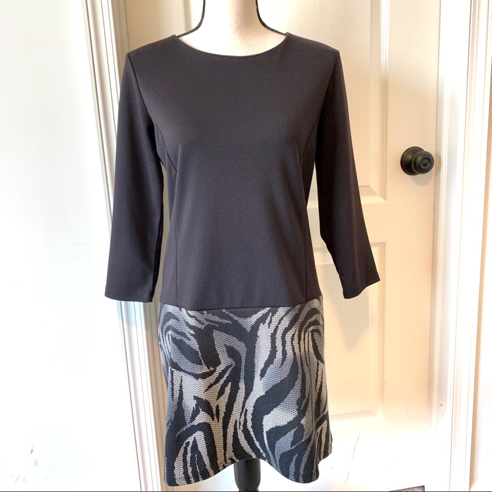 ISLE APPAREL Drop Waist Shift Dress—SZ. Small